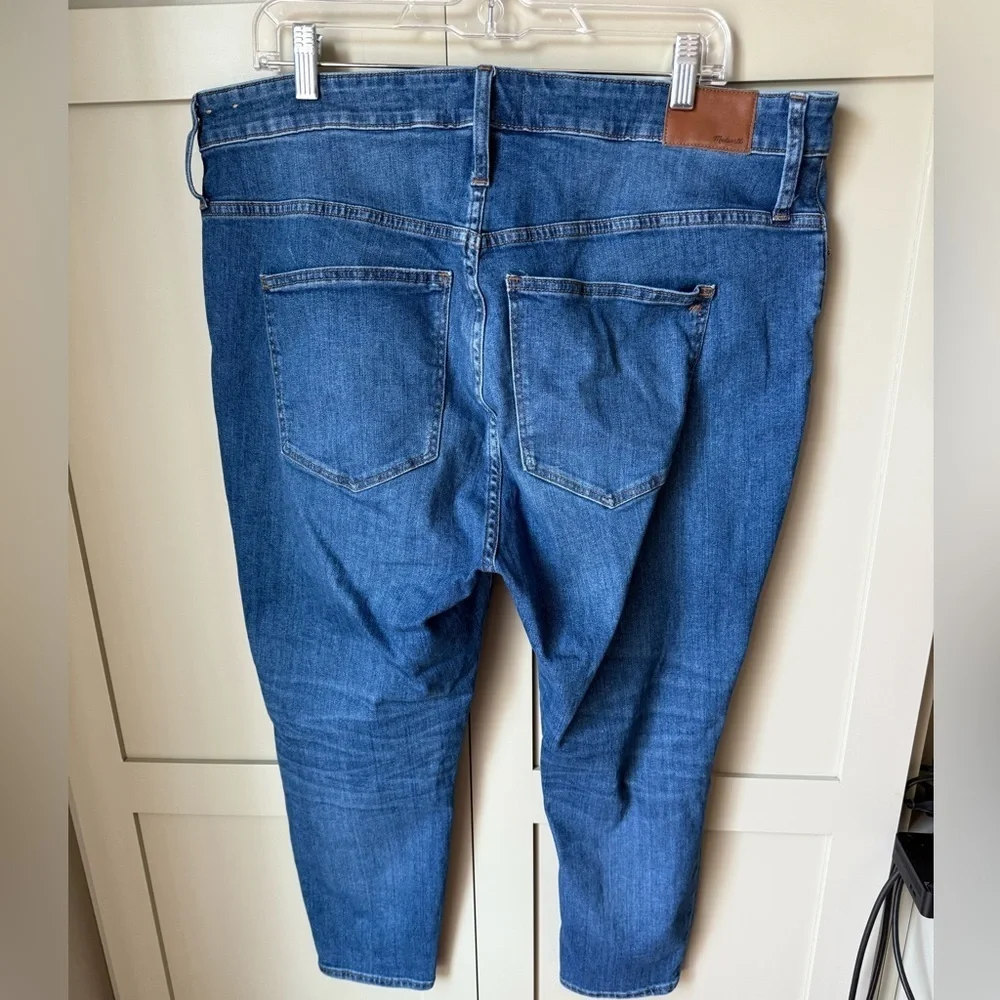 EUC Madewell Curvy High-Rise Distressed Skinny Crop Jeans SZ 34P (14-16)